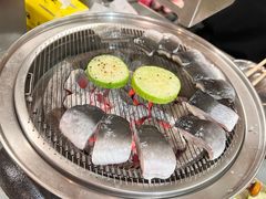 -围炉肉舍•炭烤活鳗•丹东海鲜烤肉(步行街店)