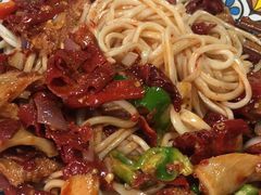 -歹歹的加个面过油肉拌面