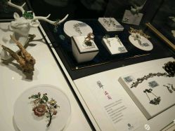 -北京七彩云南翡翠珠宝旗舰店(月坛店)