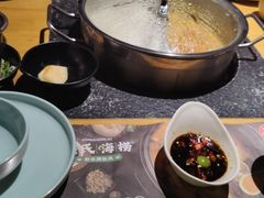 -洪氏嗨捞·广东猪肚鸡·椰子鸡火锅(西咸万象城店)
