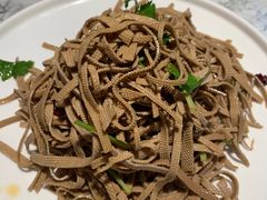 风味豆腐丝-悦海·家宴·冰花皮皮虾大锅贴(宝龙店)