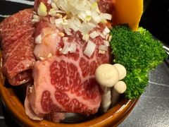 -山川小町·极番烧肉(新地假日广场店)