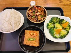 -贯一台湾牛肉面(八一七中路店)