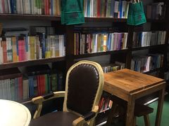 -房角石咖啡与书(吉大南校店)