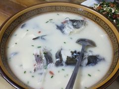 有机鱼头浓汤-浔味·山屿湖·正宗淳牌全鱼宴老字号
