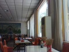 靠窗位-清真马杰山牛肉汤馆