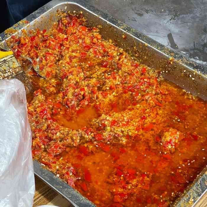 小吃小喝剁椒烤面筋-"人太多了俺的个亲娘嘞!八点多路过人那叫.