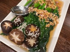 -Chom Cafe and Restaurant