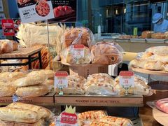 面包甜点陈列柜-西村叔叔的店·面包·甜品·蛋糕(清河万象汇店)