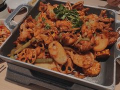 招牌悦蓉牛蛙干锅-精悦蓉(松江万达广场店)