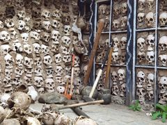 -比如骷髅墙景区