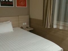 -汉庭(南京上海路地铁站店)