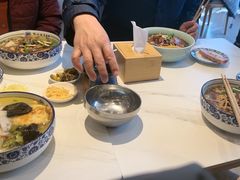 -镇南锅盖面馆(解放路店)