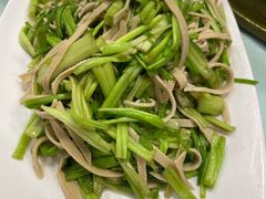 水芹炒百叶-丁老爷子苏香圆