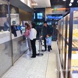 第一次发现 晚上9点的喜茶和奈雪的茶人好少啊……