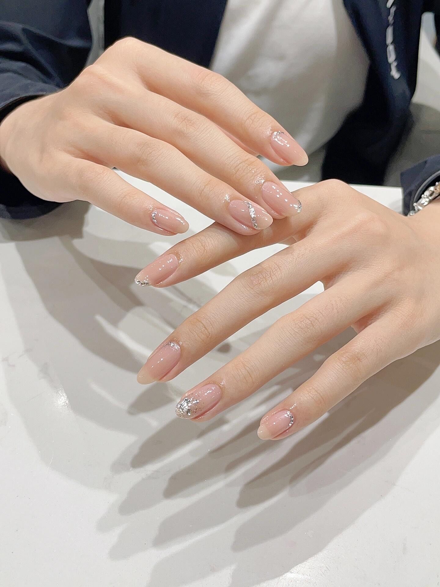 经典款裸色呀

#简约款美甲[话