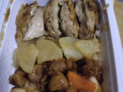 宫保鸡丁拼秘汁鸡排盖饭-和合谷(北新桥店)