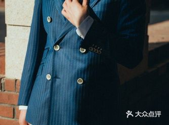 服务 环境都令人满意，款式多，面料舒适，主要设计师经