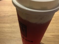 冠军满杯红草莓茶加奶盖-LELECHA乐乐茶(上海五角场万达广场店)