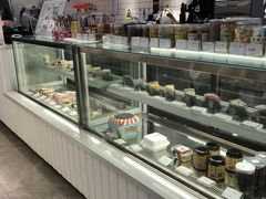 面包甜点陈列柜-薇小姐Bakery