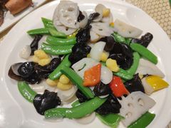 荷塘素炒-巴扎美食·新疆菜·西域歌舞表演餐厅(新疆大厦店)