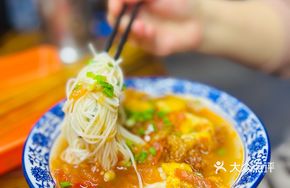 Old Man's Tomato Fried Egg Noodles