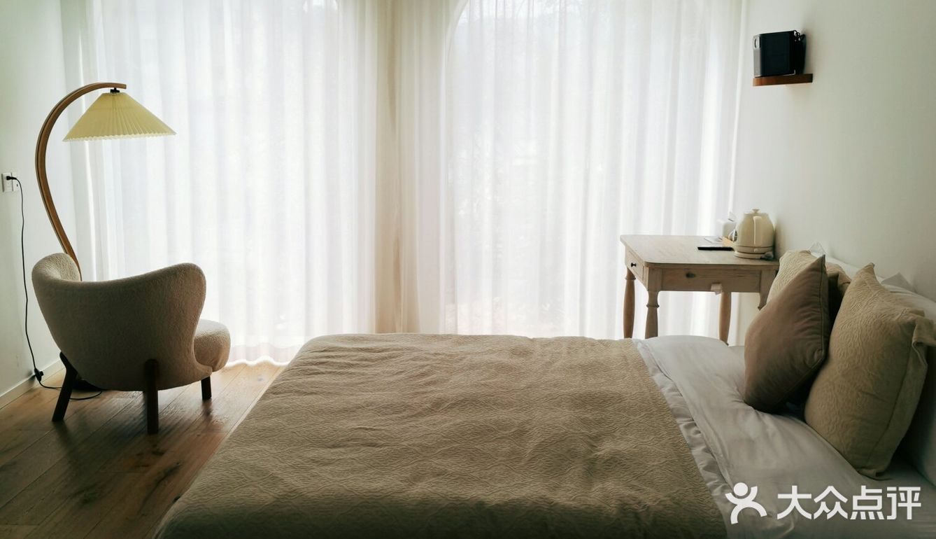 这个位于四眼井山坡上的店有点赞哦