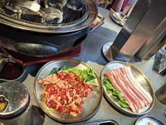 -围炉肉舍•炭烤活鳗•丹东海鲜烤肉(步行街店)