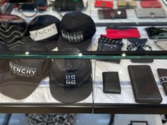 -GIVENCHY(佛罗伦萨小镇奥莱店)