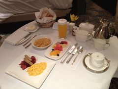 room service-上海外滩华尔道夫酒店