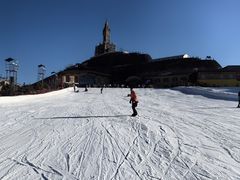 -采薇庄园四季滑雪场