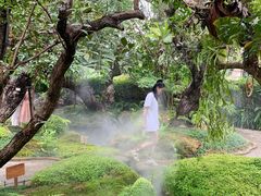 -Chom Cafe and Restaurant