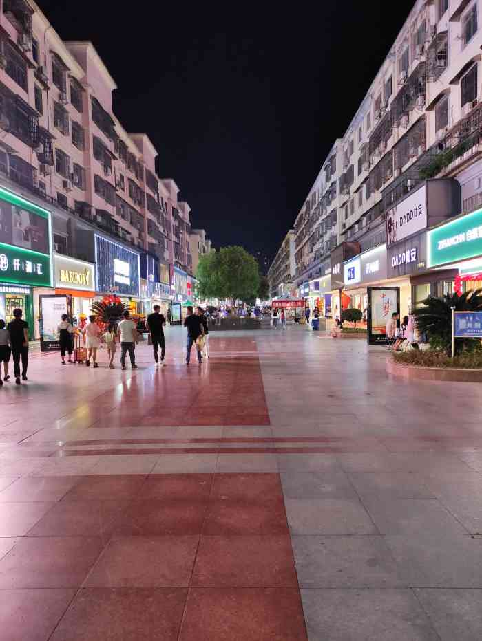 宁乡商业步行街-"清明的时候去了宁乡姐姐家,然后一起去逛了.