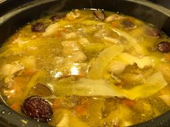 -食爺炭炉鸡煲·烧烤