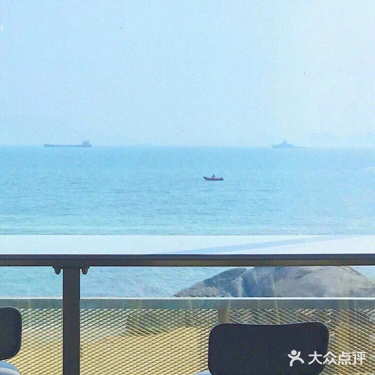 西餐厅+酒吧模式 曾厝垵天桥旁海边 厦门的海景餐厅之