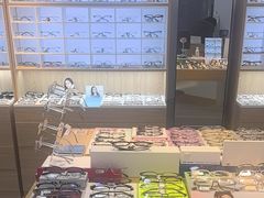 -天空之镜眼镜店蔡司依视路配镜授权零售店(望京颐堤港店)