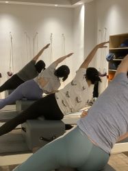 -静待花开瑜伽尊巴会馆