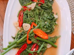 -Chom Cafe and Restaurant