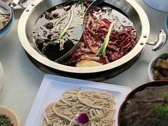 -茅草房·河畔园林火锅