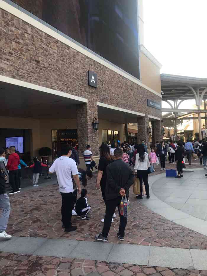 八达岭奥莱-"耐克店的折扣真是太多了,衣服也多适合带孩.