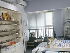 -视野联行眼镜•蔡司•依视路(温江店)