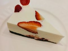 草莓酸奶冻芝士-双风车咖啡馆 Twin Windmills(六道口店)