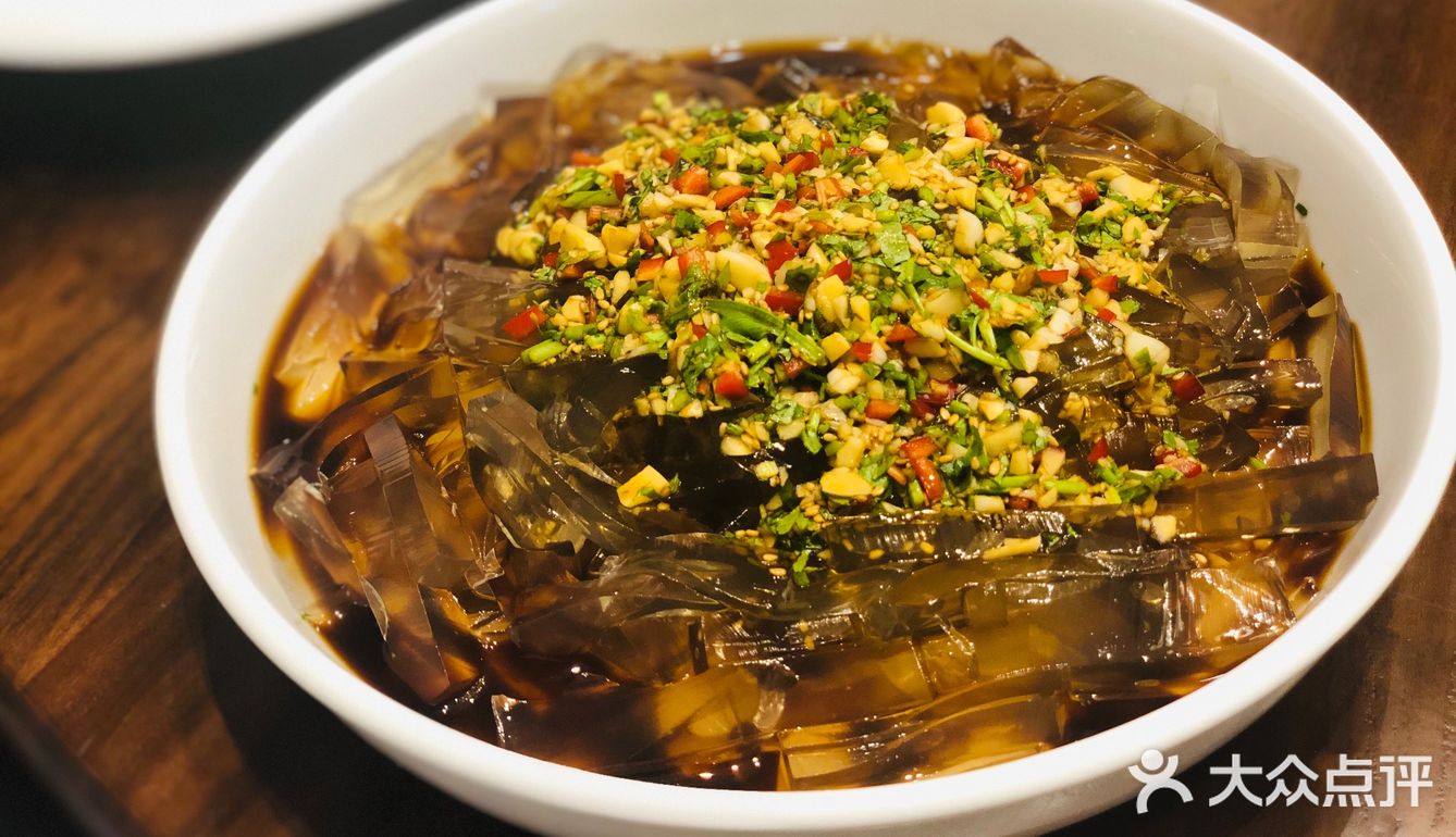 环境不错，上菜很快，服务员服务态度特别好，这一次公司