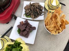 -墨脱石锅椰子鸡•香草鸭•东山羊(大东海店)