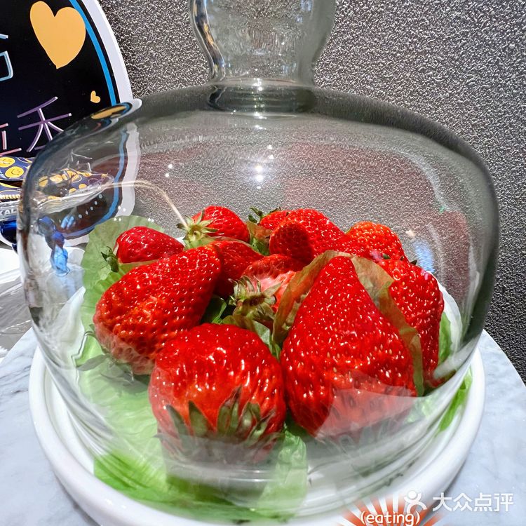 吃草莓总不会变胖了吧[抠鼻]