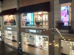 -王府井奥莱临潼小镇(临潼店)