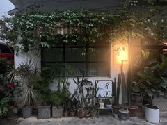 -彳亍咖啡·这里(水湾路店)