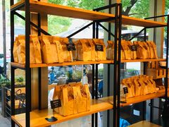 面包甜点陈列柜-81BAKERY(大学路店)