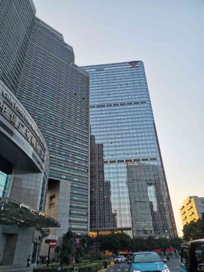 耀中广场-"来这边做美容,非常时期,所以这边出入都非.