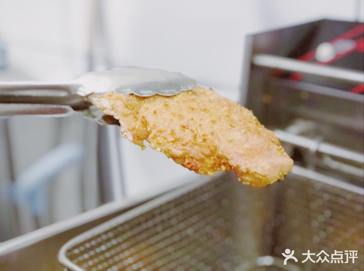 “ 有空吃肉 得空吹水 改日再见 ”